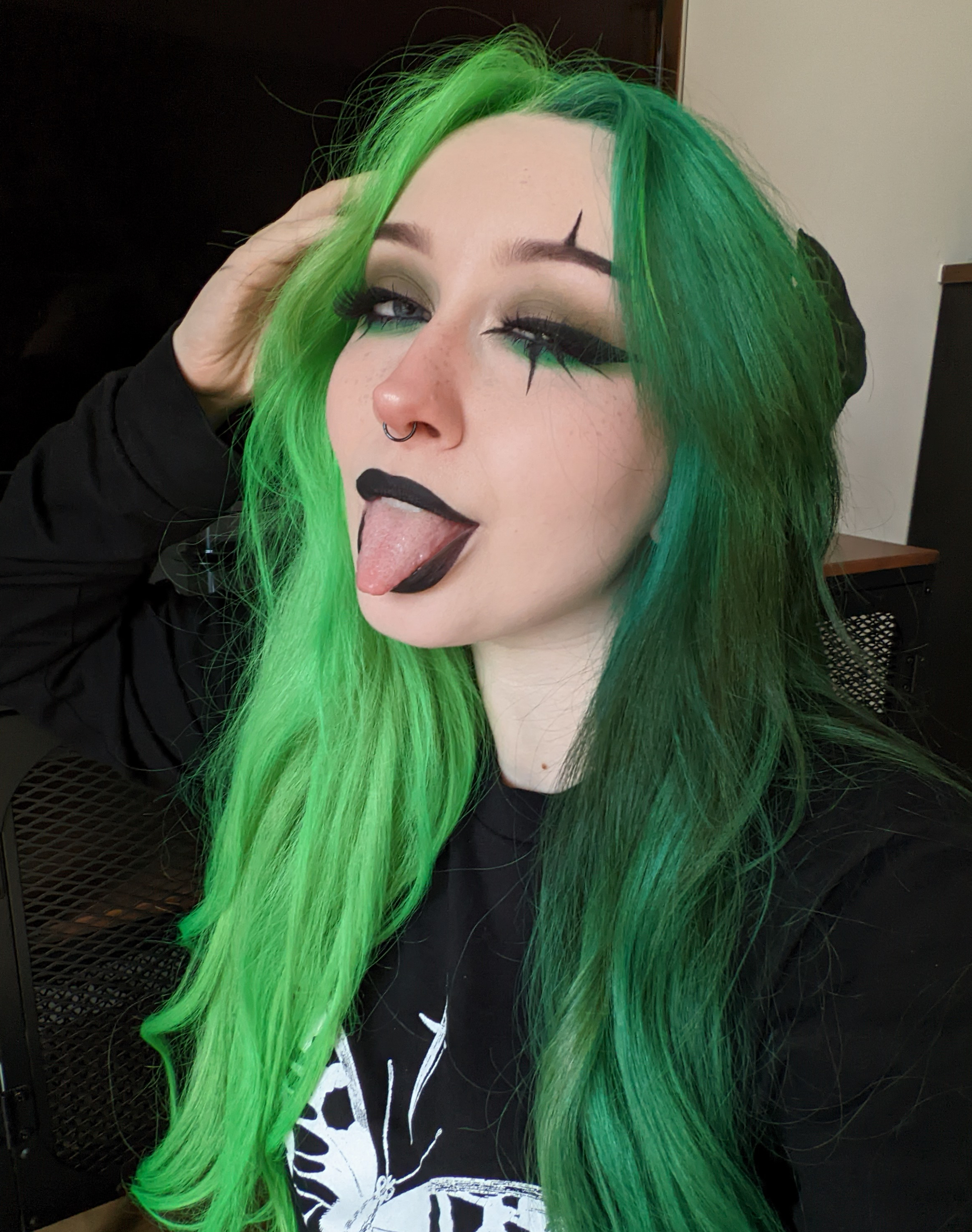 sonic green hair dye